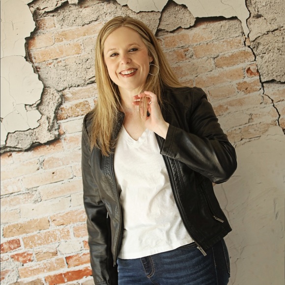 Meet your Posher, Allison - Picture 1 of 2